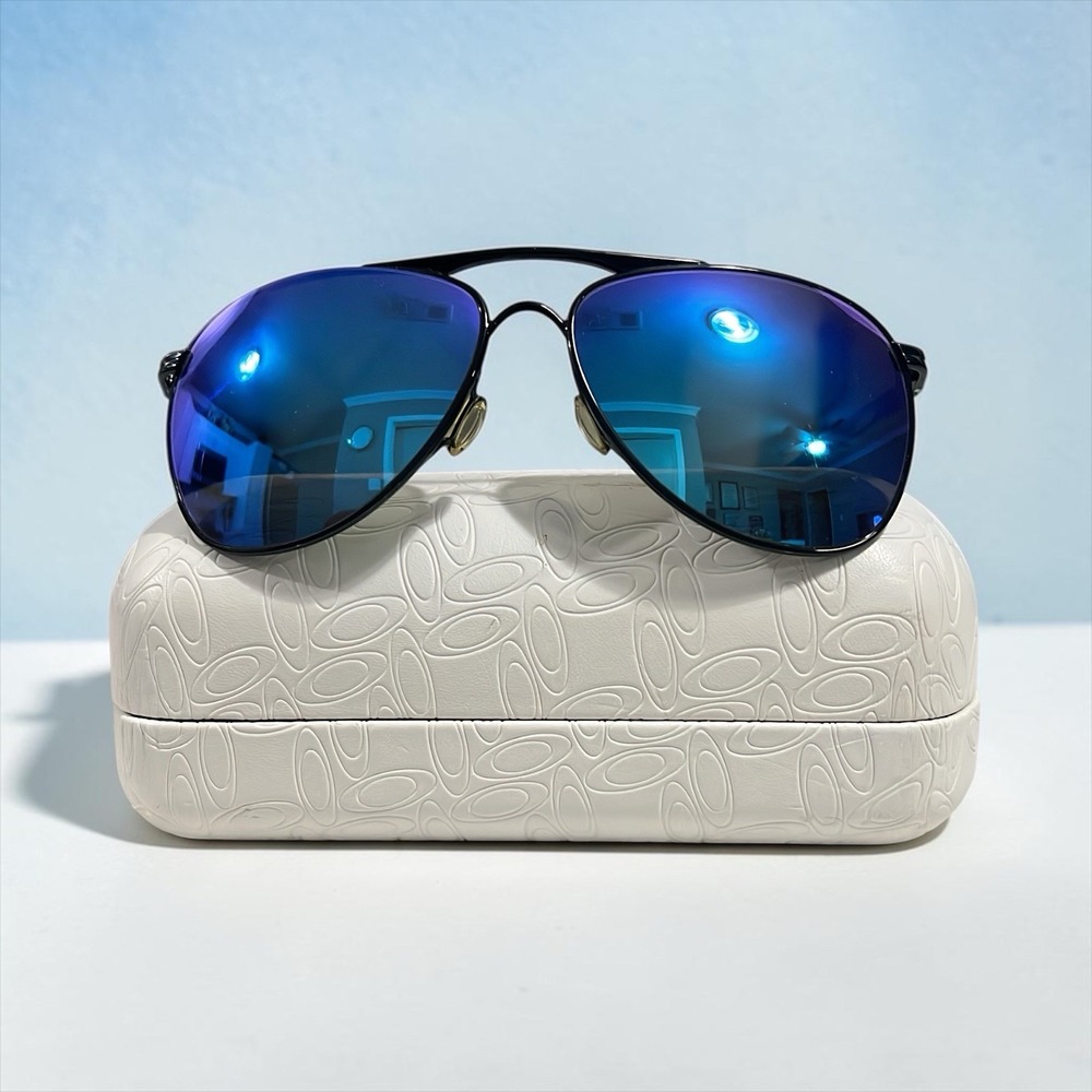 Oakley Sunglasses Aviator Black Frame Blue Mirrored Lens 60-14-139 w/ Case